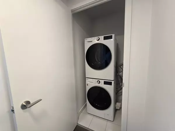 Brampton, ON L6Y 6L6,225 Malta AVE #817