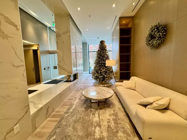 Burlington, ON L7R 2P7,370 Martha ST #704