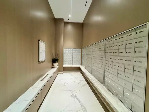 Burlington, ON L7R 2P7,370 Martha ST #704