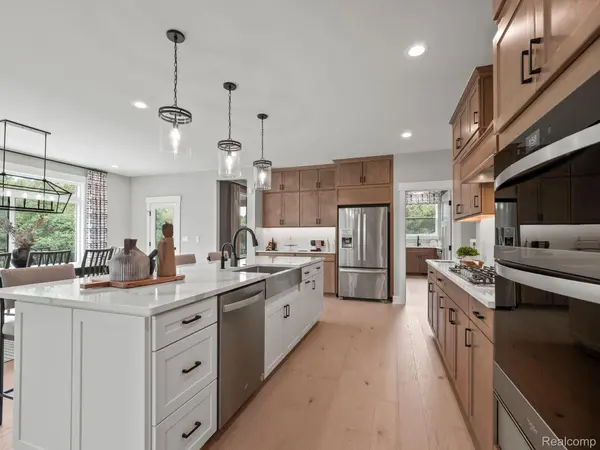 South Lyon, MI 48178,57762 Belfield CT