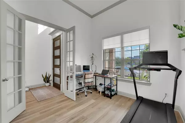 Arlington, TX 76005,1807 Coopers Hawk Drive