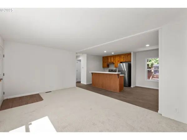 Salem, OR 97305,3054 SURFWOOD DR