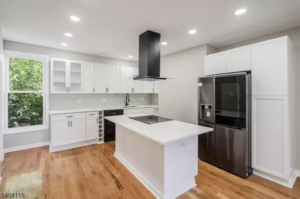 299 Halladay St, Jersey City, NJ 07304