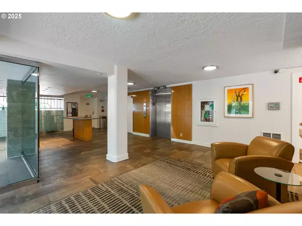 Portland, OR 97205,2211 SW PARK PL #903