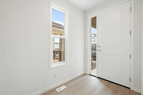 Calgary, AB T2X 5X7,135 Creekview GDNS SW