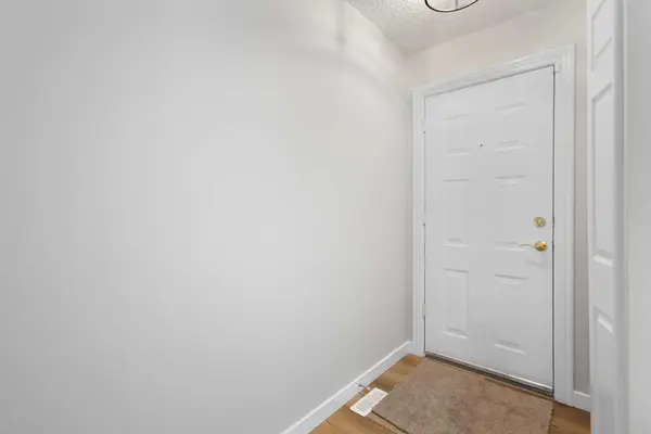 Calgary, AB T2J 6N3,129 Deer Ridge LN SE