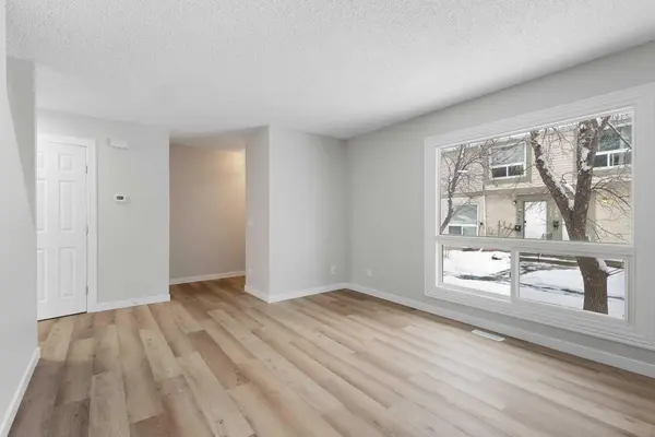 Calgary, AB T2J 6N3,129 Deer Ridge LN SE