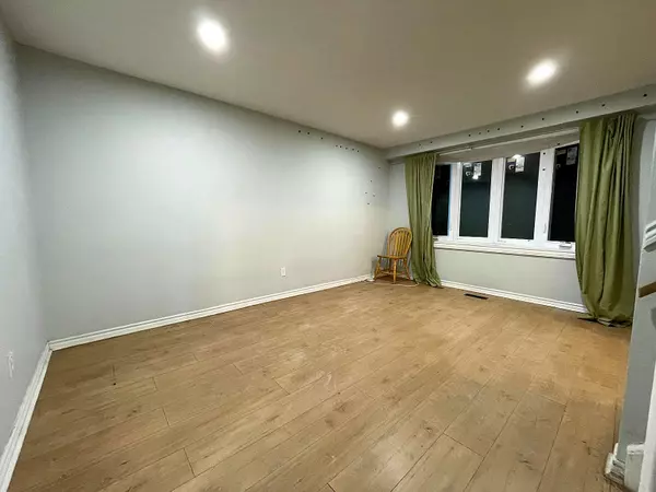 Toronto C15, ON M2H 2P4,184 Hollyberry TRL