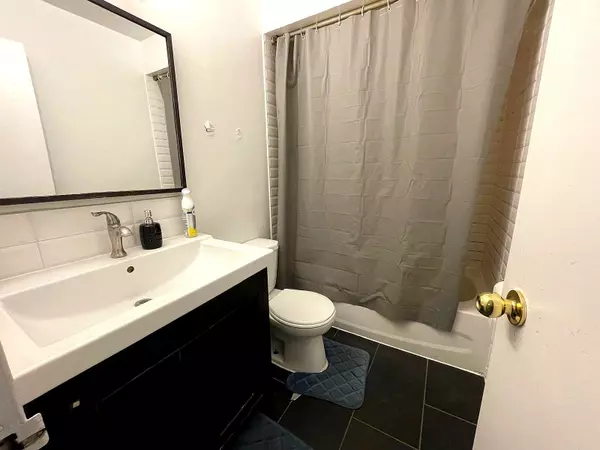 Toronto C15, ON M2H 2P4,184 Hollyberry TRL