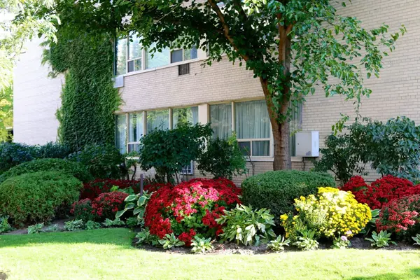 Toronto C04, ON M5N 1N3,650 Briar Hill AVE #711