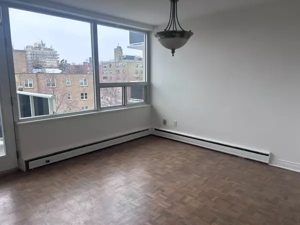 Toronto C04, ON M5N 1N3,650 Briar Hill AVE #711