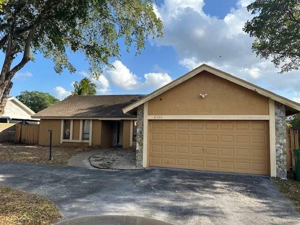 8340 NW 51st St, Lauderhill, FL 33351