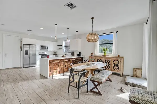 Fort Lauderdale, FL 33304,233 NE 11th St #233