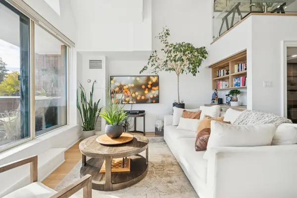 Oakville, ON L6J 5W7,185 Robinson ST #PH08