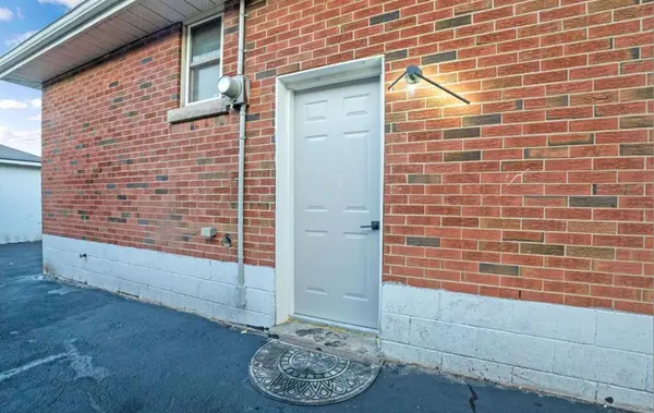 Hamilton, ON L8T 2R9,959 Mohawk RD E #Basement