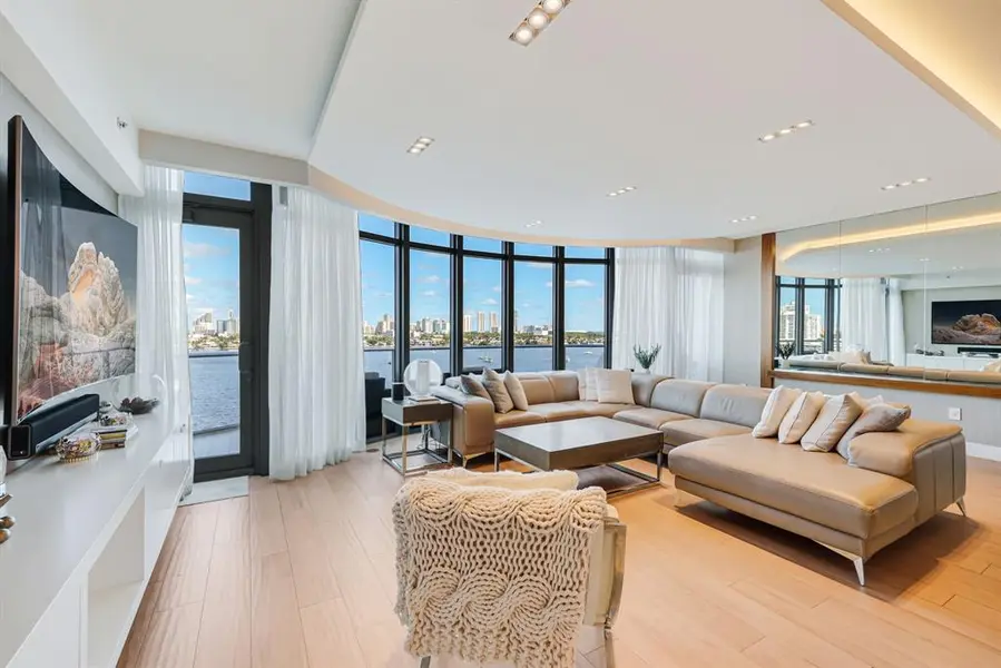 17301 Biscayne Blvd #1011, North Miami Beach, FL 33160