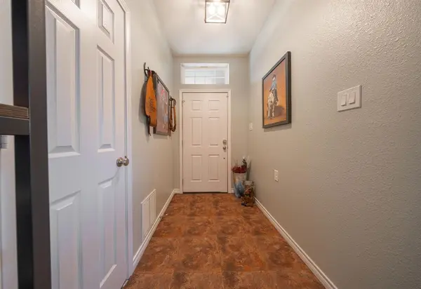 Lake Kiowa, TX 76240,100 San Chez Drive