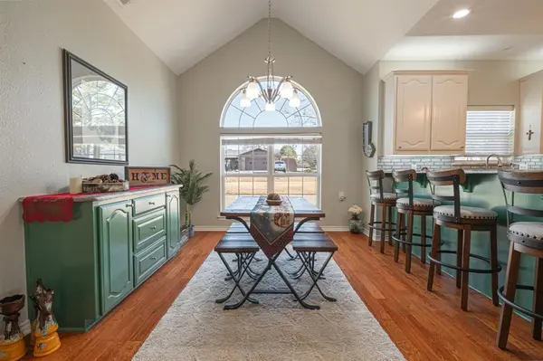 Lake Kiowa, TX 76240,100 San Chez Drive