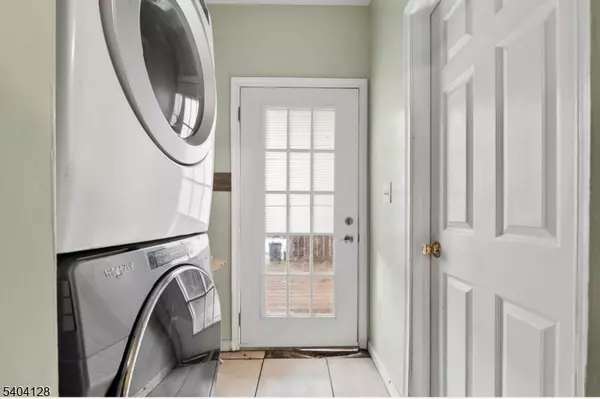 Jersey City, NJ 07306,15 Wales Ave