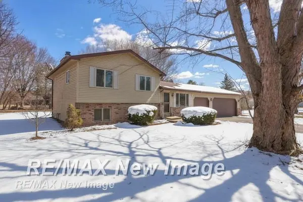 Freeland, MI 48623,4132 Meadowbrook DR