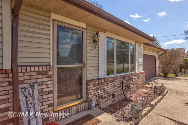 Freeland, MI 48623,4132 Meadowbrook DR