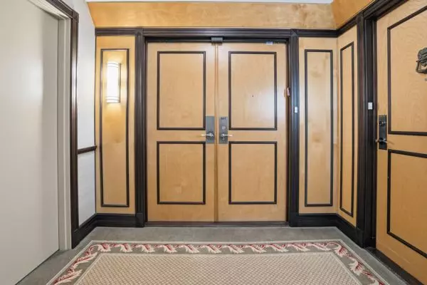 Toronto C15, ON M2H 3S6,89 Skymark DR #607