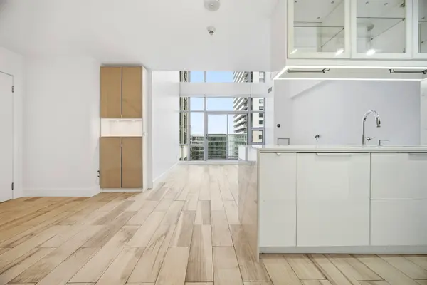 Toronto C01, ON M5V 3J6,637 Lake Shore BLVD W #632