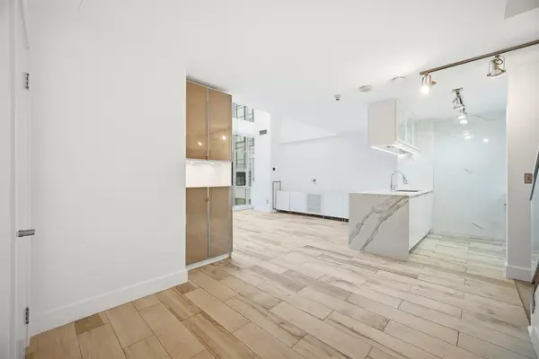 Toronto C01, ON M5V 3J6,637 Lake Shore BLVD W #632