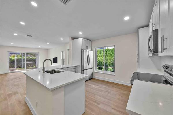 11766 NW 57th St, Coral Springs, FL 33076