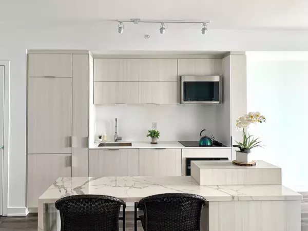 Burlington, ON L7R 0G9,370 Martha ST #806