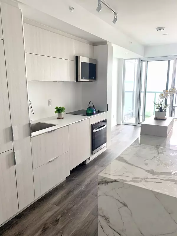 Burlington, ON L7R 0G9,370 Martha ST #806