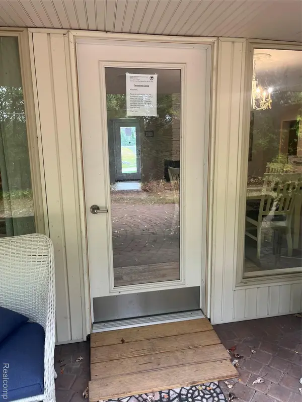 Bloomfield, MI 48302,240 Applewood LN