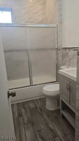 Bayonne City, NJ 07002,549 Avenue