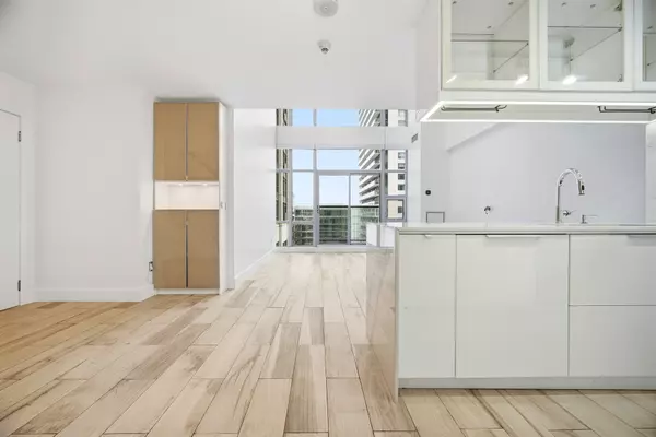 Toronto C01, ON M5V 3J6,637 Lake Shore BLVD W #632