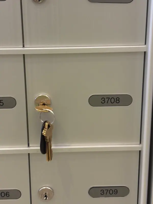 Toronto C01, ON M5J 0B5,100 Harbour ST #3708