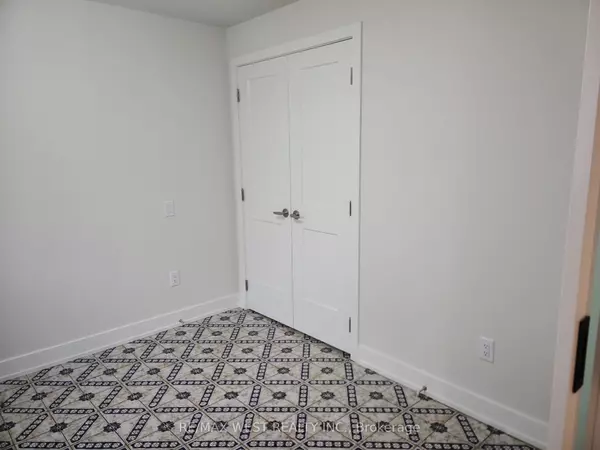 Vaughan, ON L4L 2Y1,16 Stocco CT