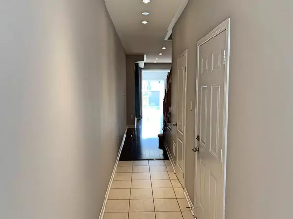 Mississauga, ON L5V 0E2,866 Francine CRES