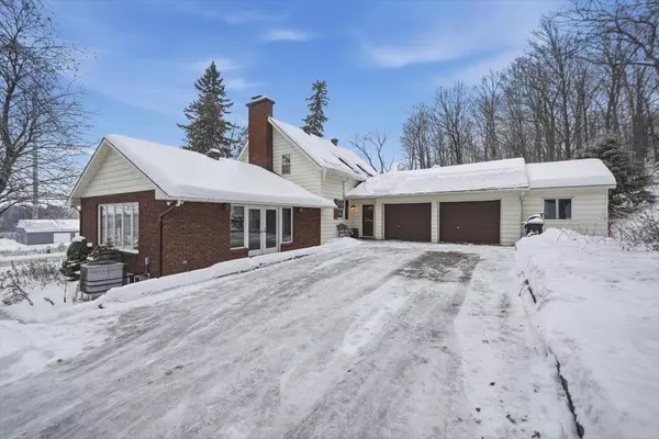 Orleans - Cumberland And Area, ON K4C 1G8,1814 Old Montreal RD