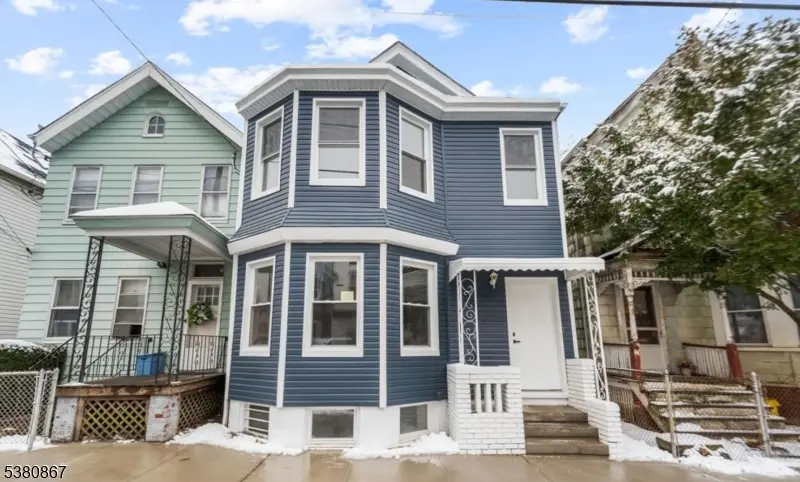 321 William St #1, Harrison Town, NJ 07029