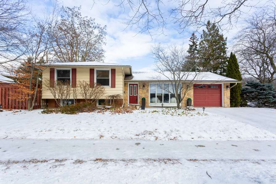 581 Braemore RD, Burlington, ON L7N 3E4