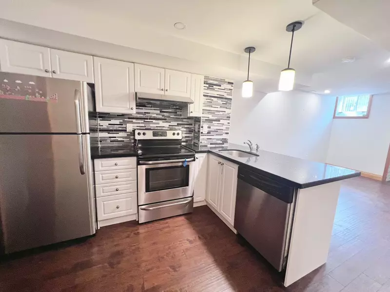 Bsmt-220 Sixteen Mile DR, Oakville, ON L6M 0T8