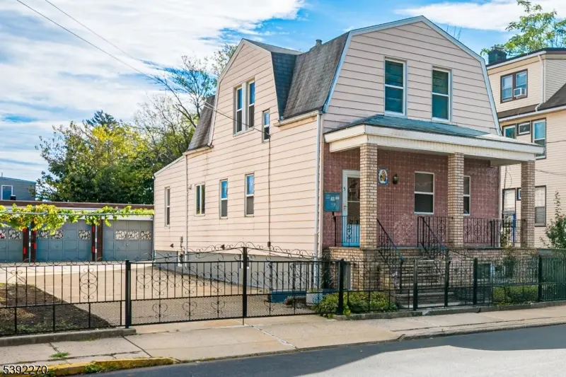 Irvington Twp., NJ 07111,5 Norwood Ave