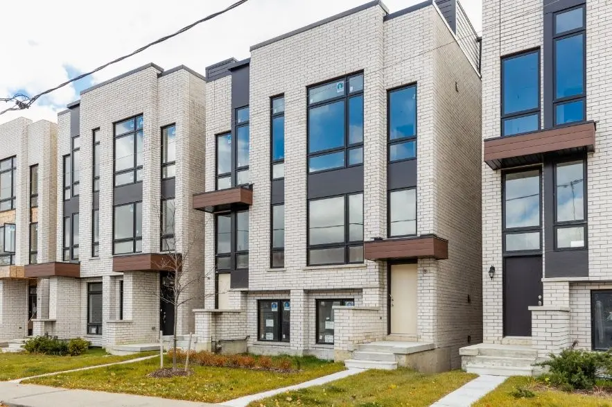 Toronto W03, ON M6E 0B2,15 Innes AVE