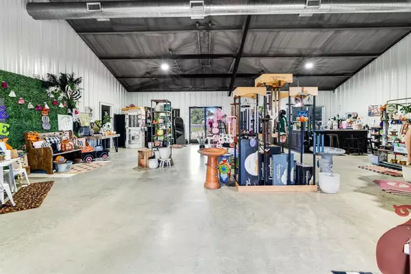 Paris, TX 75462,3258 E US Highway 82