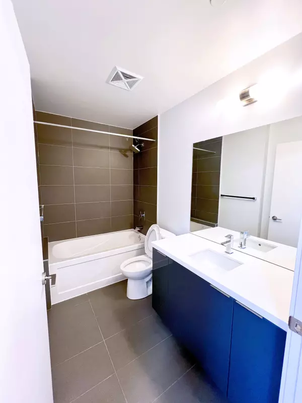 Toronto C03, ON M4P 0C1,8 Eglinton AVE E #5304