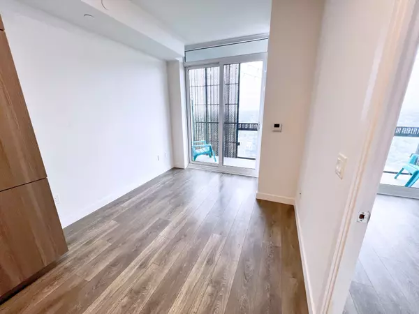 Toronto C03, ON M4P 0C1,8 Eglinton AVE E #5304