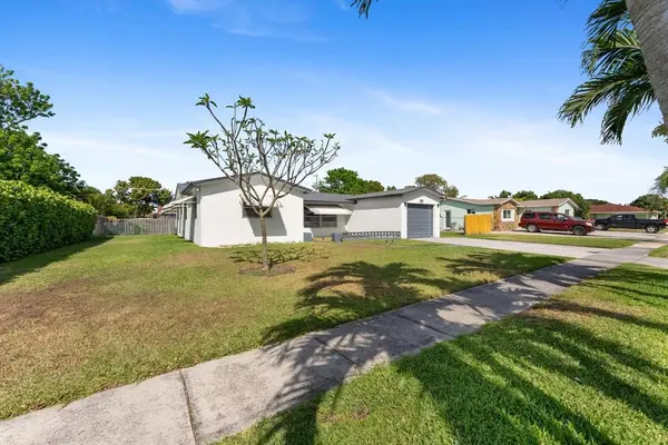 1815 Pinehurst Dr, West Palm Beach, FL 33407