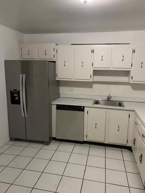 4131 Stirling Rd #304, Davie, FL 33314