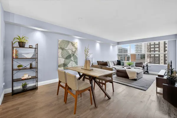 Newmarket, ON L3Y 7T7,250 Davis DR #906