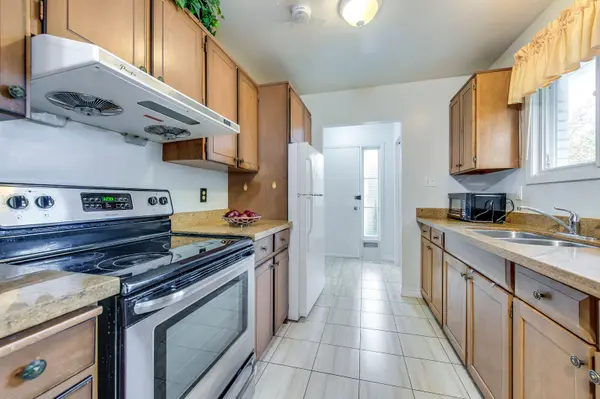 Mississauga, ON L5K 1E8,2835 Hollington CRES #(Upper)